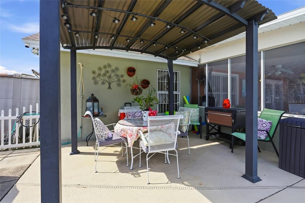 For Sale: $350,000 (3 beds, 2 baths, 1360 Square Feet)