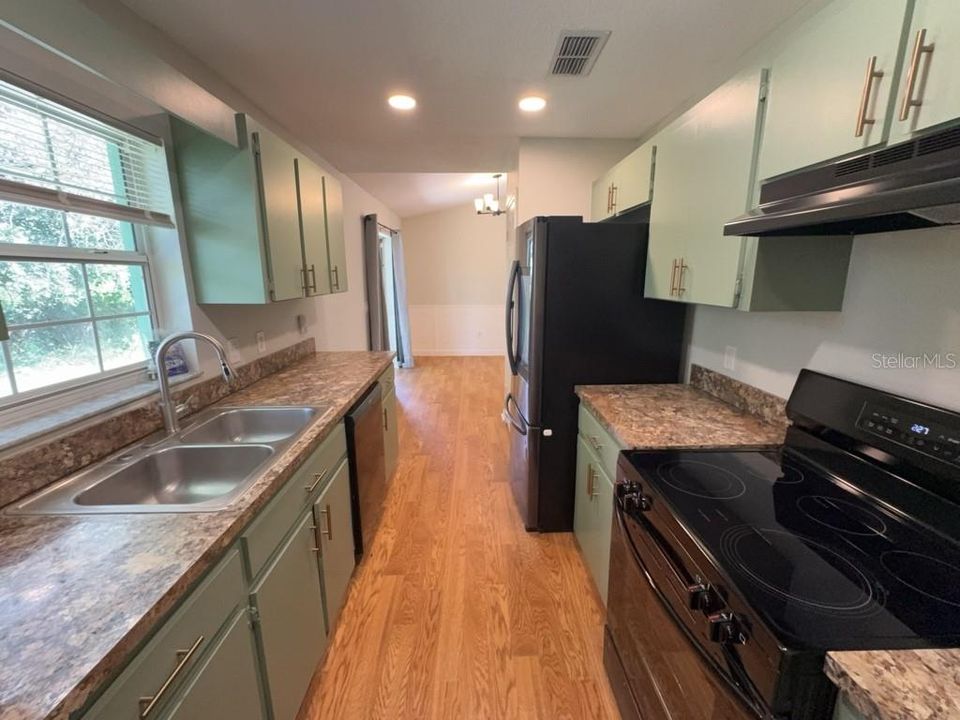 For Rent: $1,674 (3 beds, 2 baths, 1196 Square Feet)