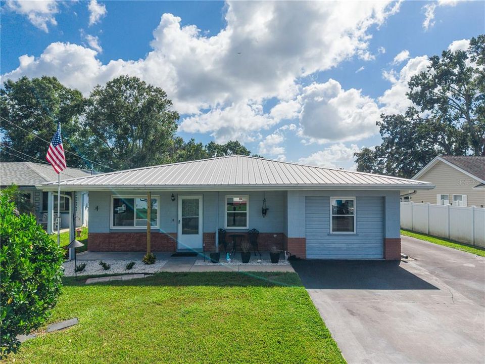 For Sale: $324,995 (4 beds, 2 baths, 1643 Square Feet)