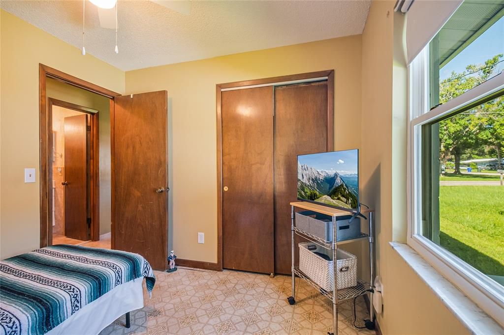 For Sale: $324,995 (4 beds, 2 baths, 1643 Square Feet)