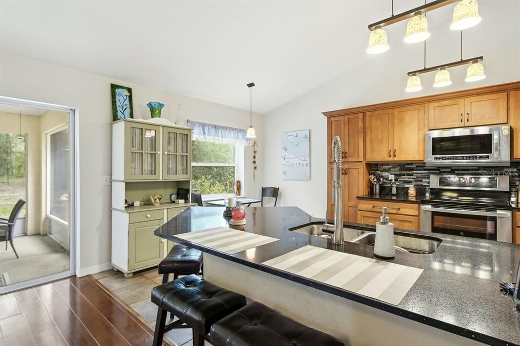 For Sale: $475,000 (4 beds, 3 baths, 2046 Square Feet)