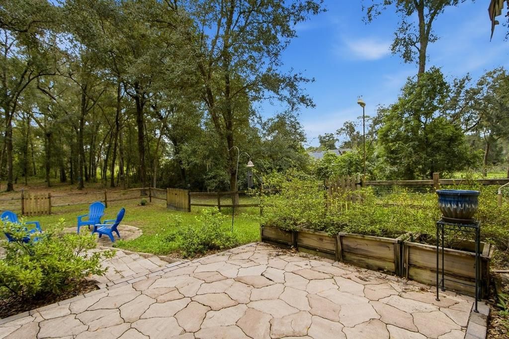 For Sale: $475,000 (4 beds, 3 baths, 2046 Square Feet)