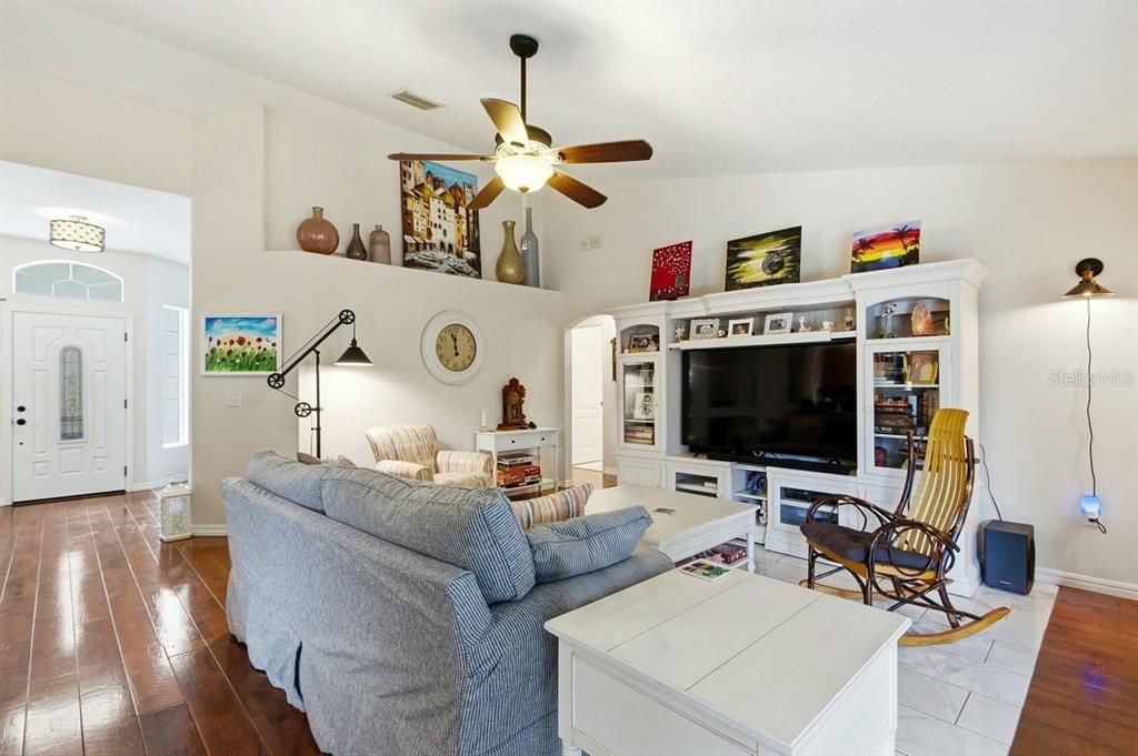 For Sale: $475,000 (4 beds, 3 baths, 2046 Square Feet)