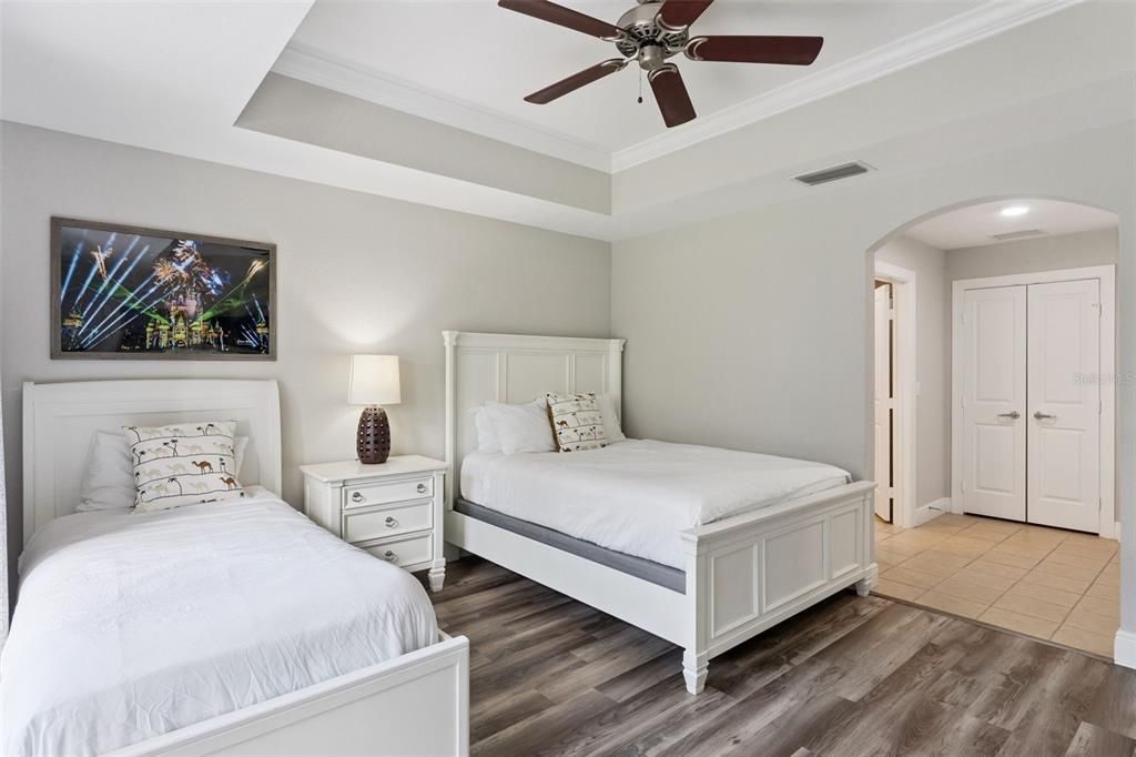 For Sale: $299,999 (3 beds, 3 baths, 2124 Square Feet)