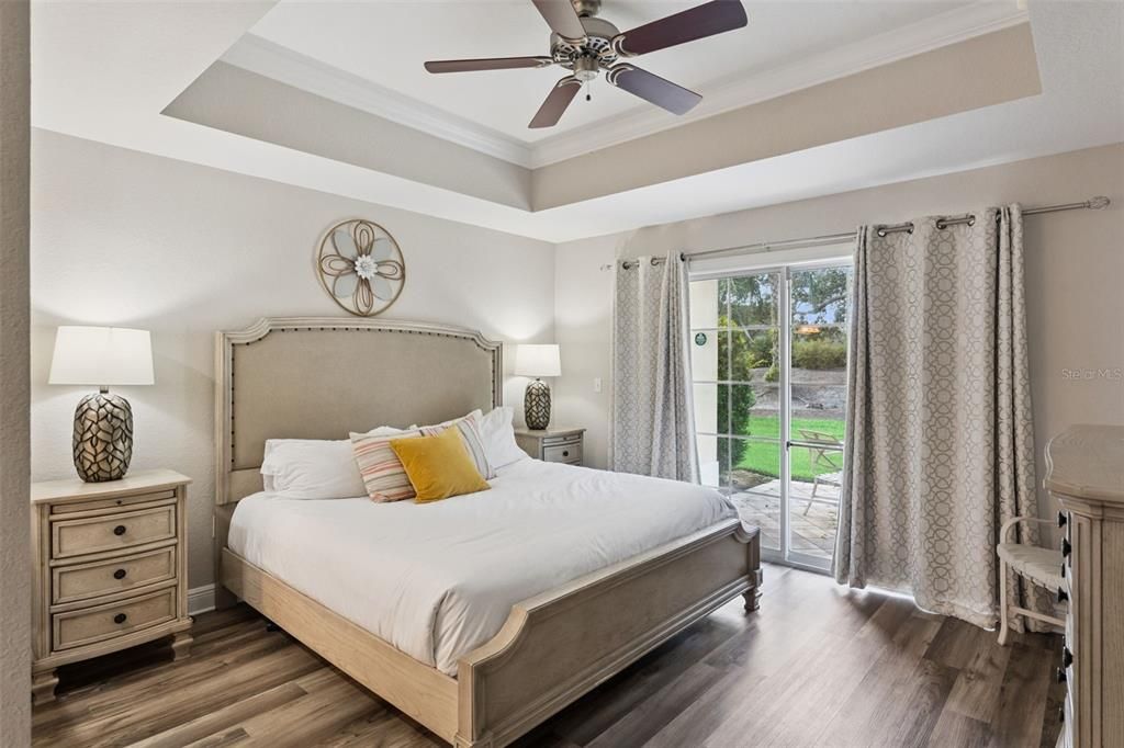 For Sale: $299,999 (3 beds, 3 baths, 2124 Square Feet)