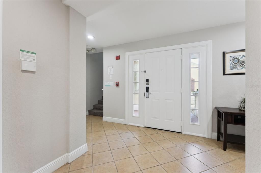 For Sale: $299,999 (3 beds, 3 baths, 2124 Square Feet)