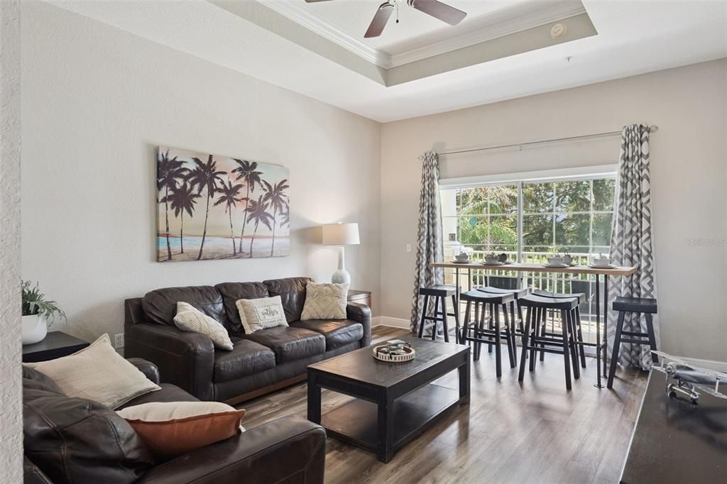 For Sale: $299,999 (3 beds, 3 baths, 2124 Square Feet)