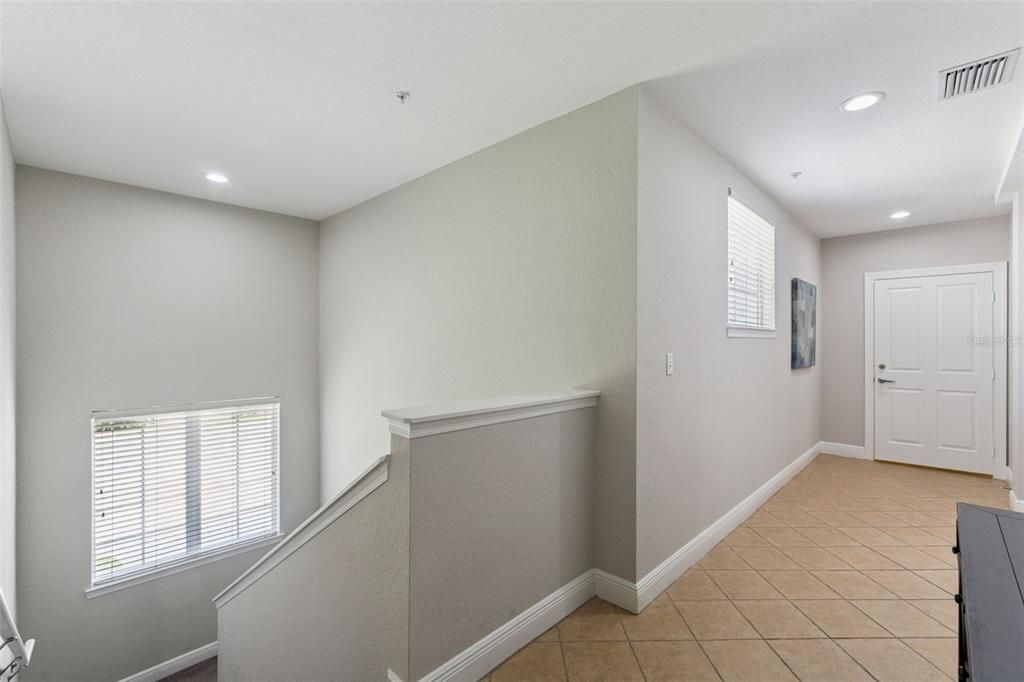 For Sale: $299,999 (3 beds, 3 baths, 2124 Square Feet)