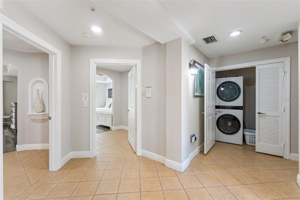 For Sale: $299,999 (3 beds, 3 baths, 2124 Square Feet)