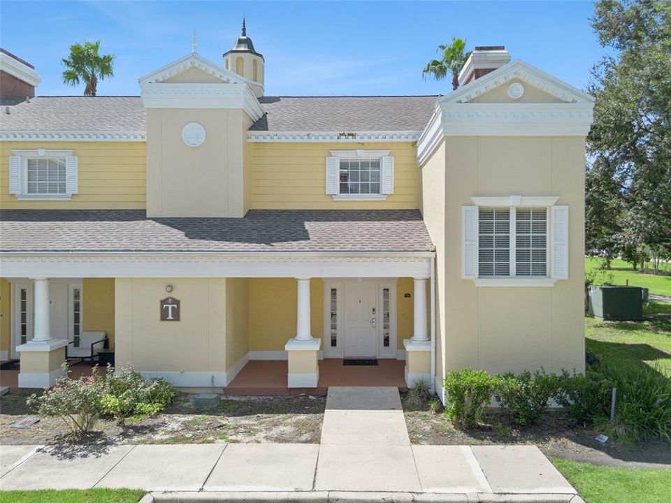 For Sale: $299,999 (3 beds, 3 baths, 2124 Square Feet)