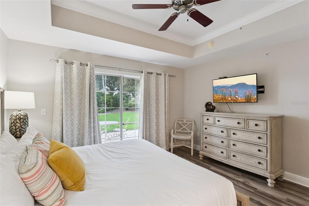 For Sale: $299,999 (3 beds, 3 baths, 2124 Square Feet)