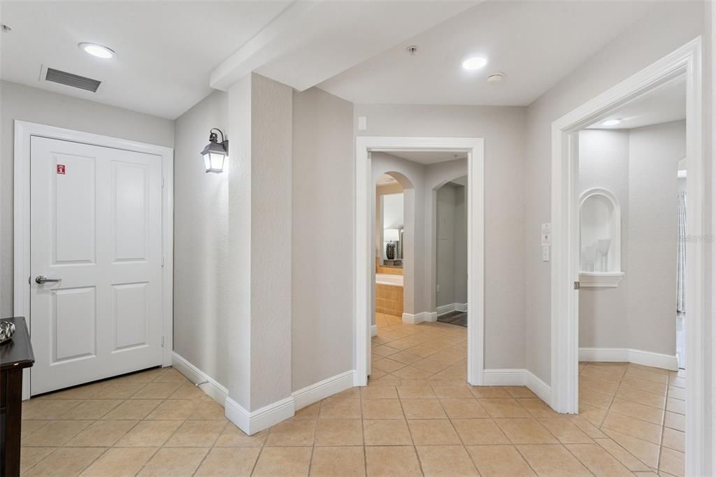 For Sale: $299,999 (3 beds, 3 baths, 2124 Square Feet)