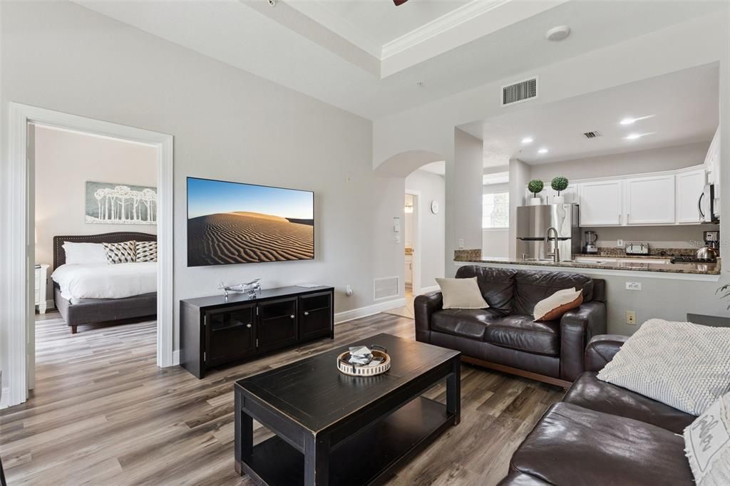For Sale: $299,999 (3 beds, 3 baths, 2124 Square Feet)