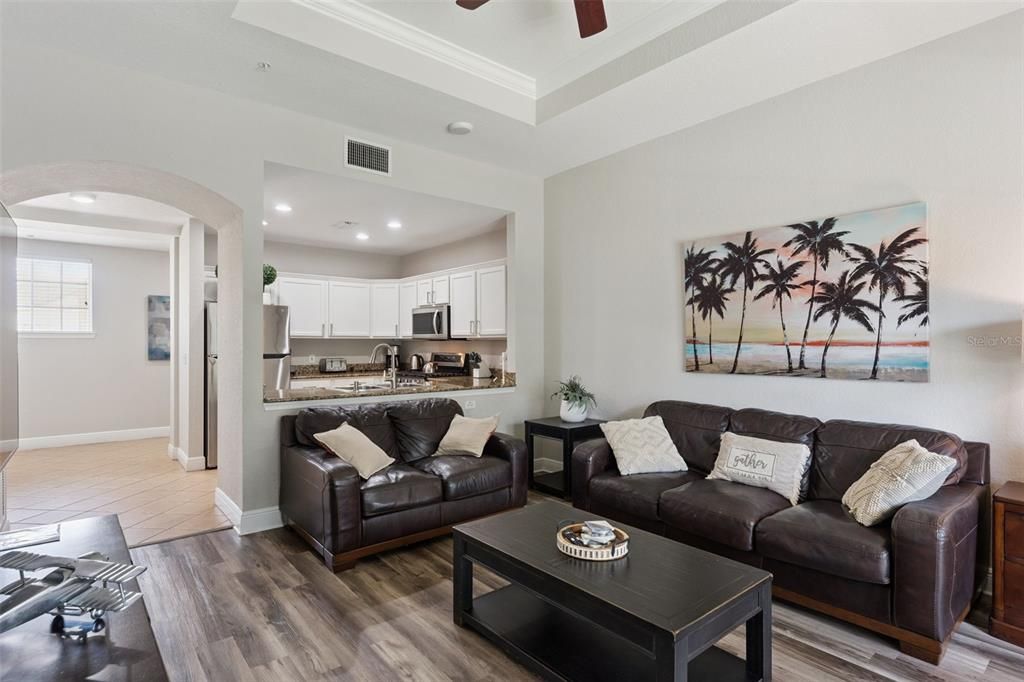 For Sale: $299,999 (3 beds, 3 baths, 2124 Square Feet)