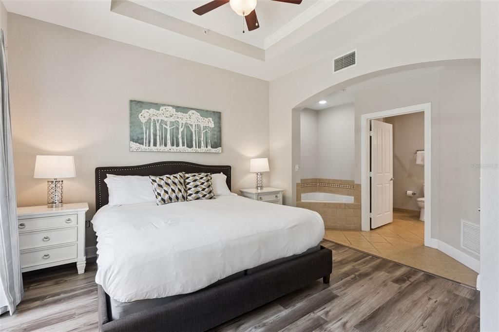 For Sale: $299,999 (3 beds, 3 baths, 2124 Square Feet)