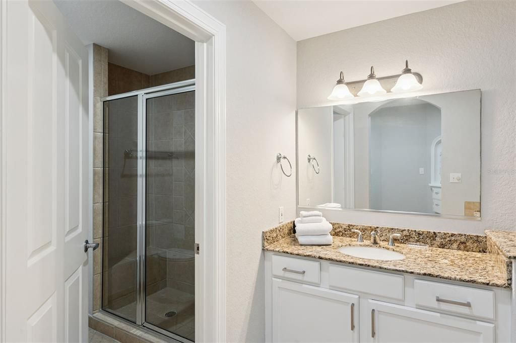 For Sale: $299,999 (3 beds, 3 baths, 2124 Square Feet)