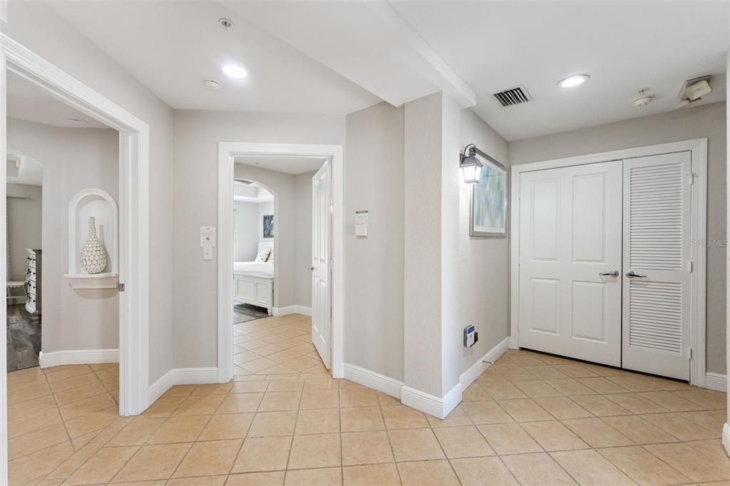For Sale: $299,999 (3 beds, 3 baths, 2124 Square Feet)