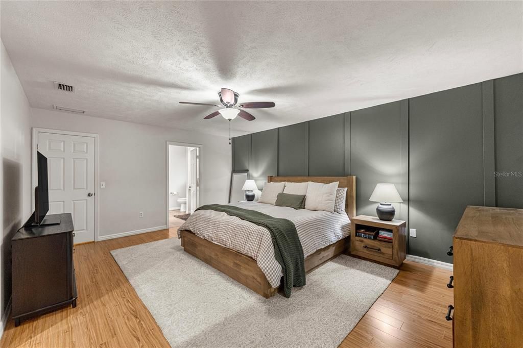 For Sale: $375,000 (3 beds, 2 baths, 1872 Square Feet)