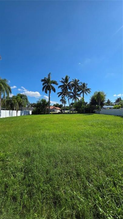 For Sale: $649,900 (0.24 acres)