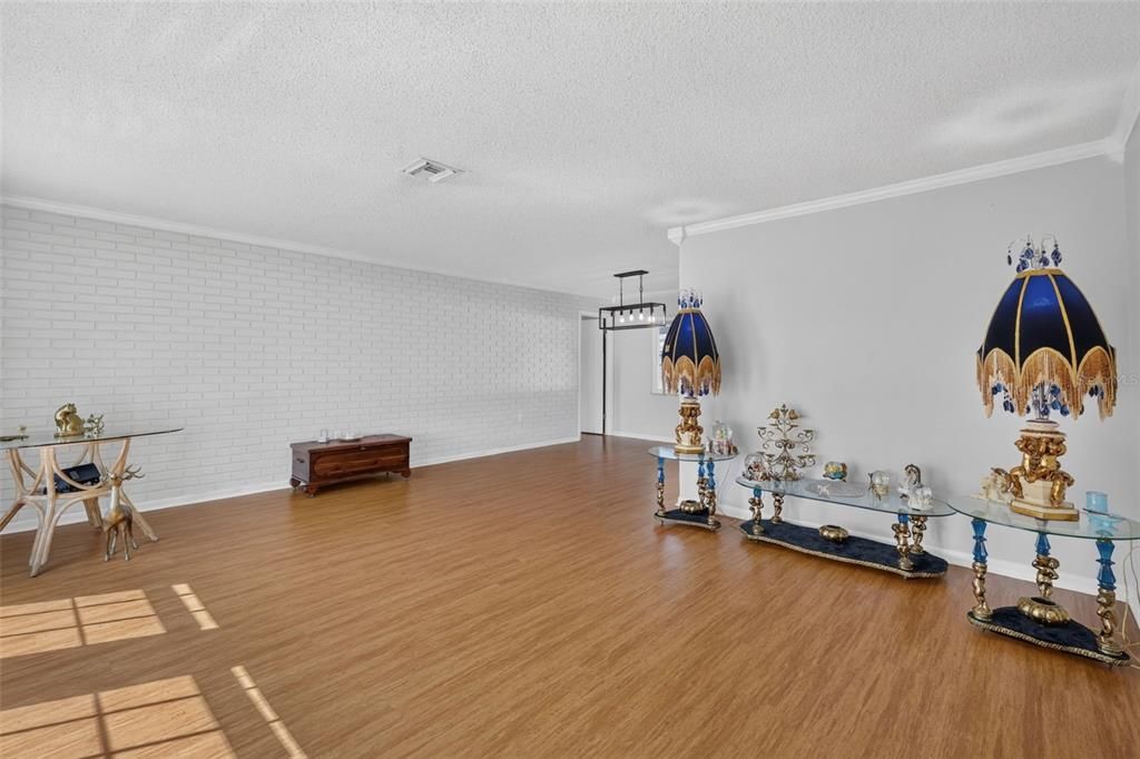 En Venta: $330,000 (3 camas, 3 baños, 1789 Pies cuadrados)