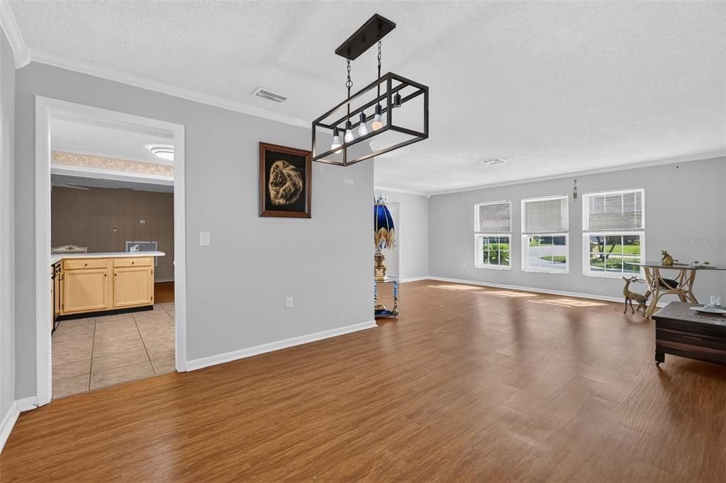 En Venta: $330,000 (3 camas, 3 baños, 1789 Pies cuadrados)