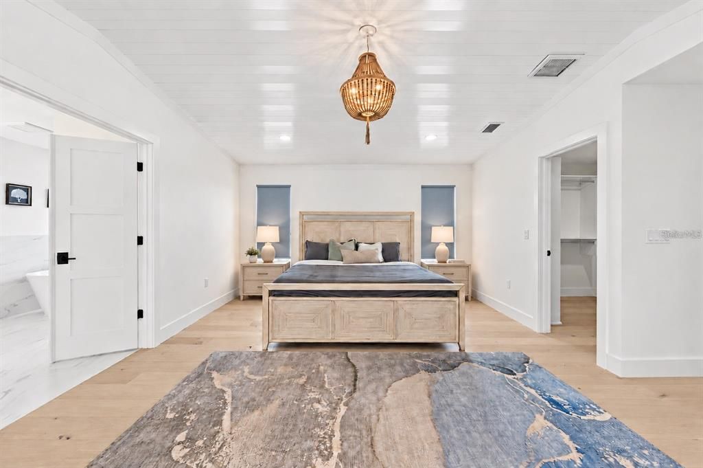 For Sale: $1,690,000 (5 beds, 2 baths, 3032 Square Feet)