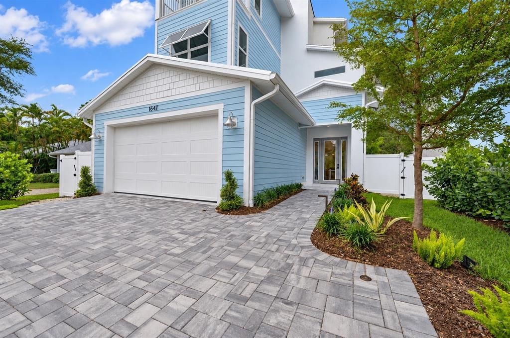 For Sale: $1,690,000 (5 beds, 2 baths, 3032 Square Feet)