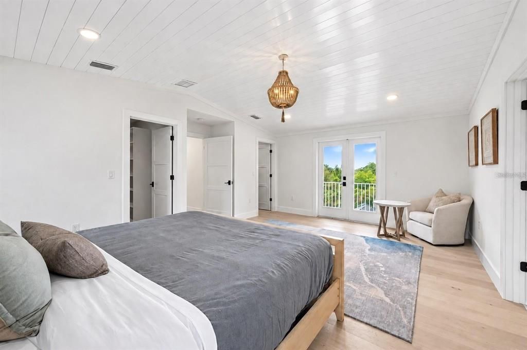 For Sale: $1,690,000 (5 beds, 2 baths, 3032 Square Feet)