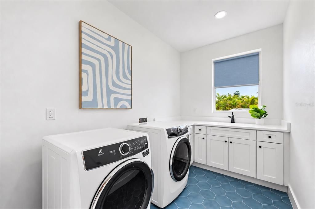 For Sale: $1,690,000 (5 beds, 2 baths, 3032 Square Feet)