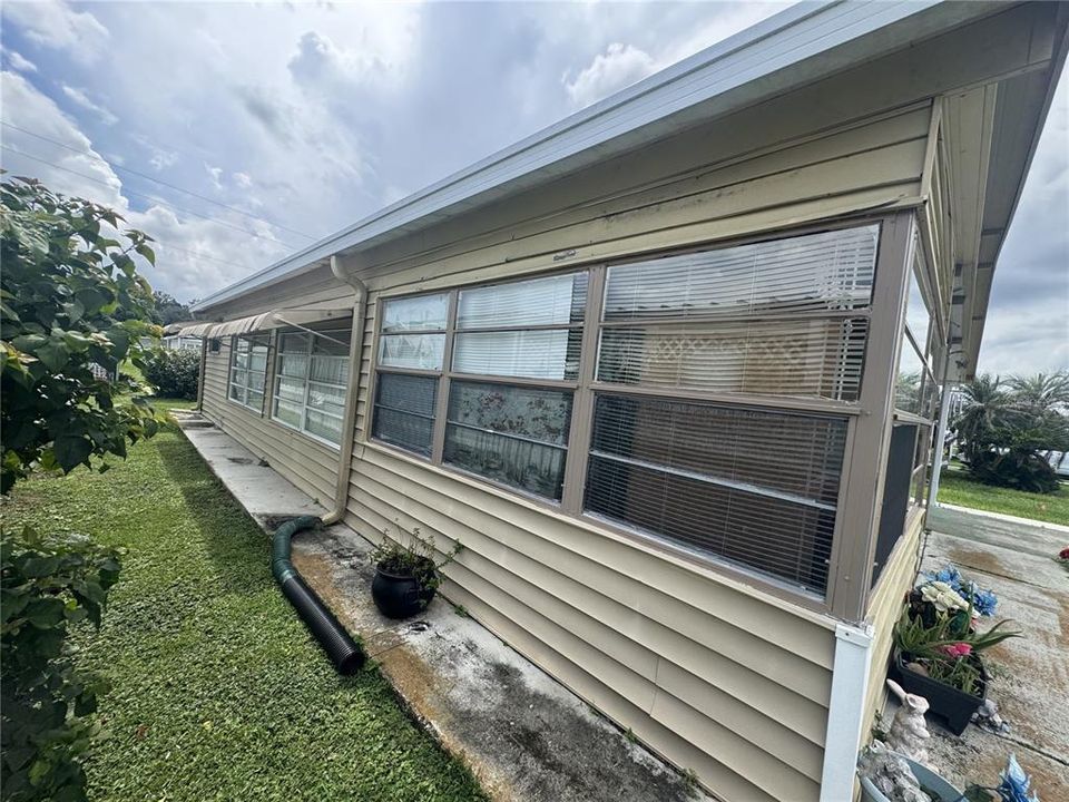 For Sale: $115,000 (3 beds, 2 baths, 780 Square Feet)