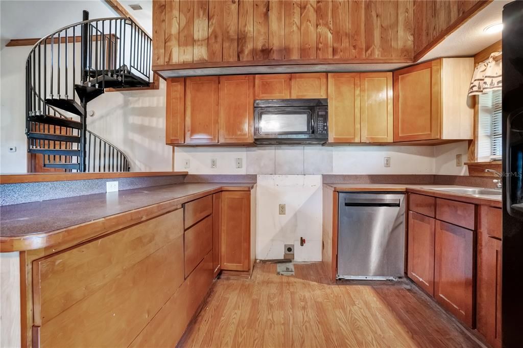 For Sale: $425,000 (2 beds, 1 baths, 1616 Square Feet)