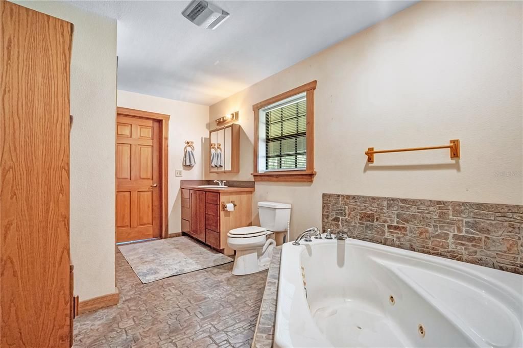 For Sale: $425,000 (2 beds, 1 baths, 1616 Square Feet)