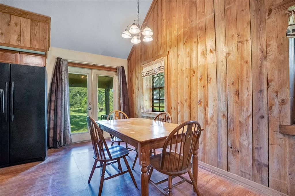 For Sale: $425,000 (2 beds, 1 baths, 1616 Square Feet)