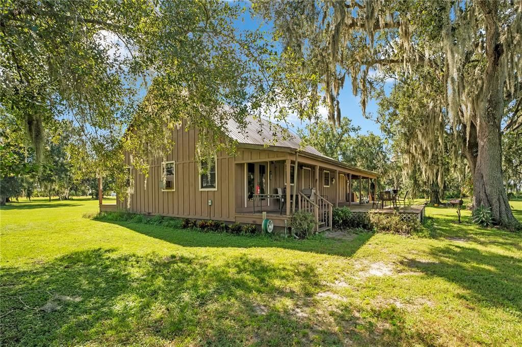 For Sale: $425,000 (2 beds, 1 baths, 1616 Square Feet)