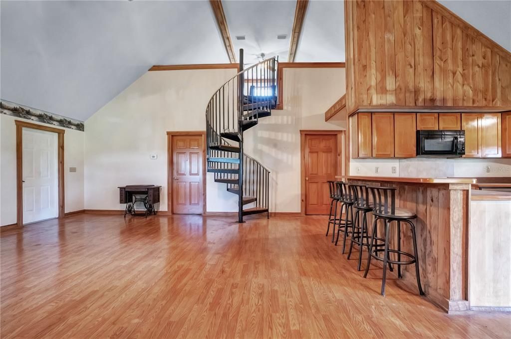 For Sale: $425,000 (2 beds, 1 baths, 1616 Square Feet)