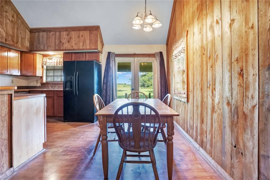 For Sale: $425,000 (2 beds, 1 baths, 1616 Square Feet)