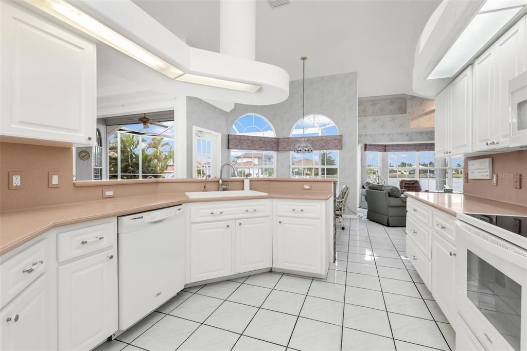 En Venta: $625,000 (3 camas, 2 baños, 2184 Pies cuadrados)