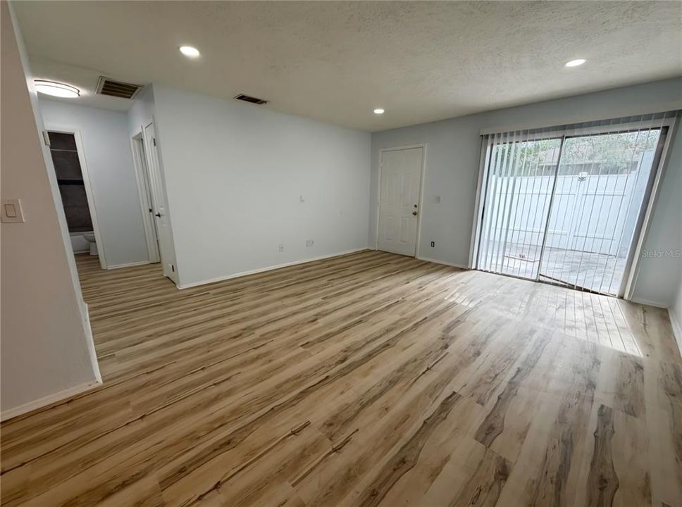 For Rent: $1,500 (2 beds, 1 baths, 945 Square Feet)