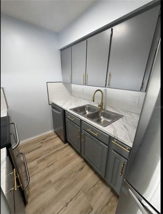 For Rent: $1,500 (2 beds, 1 baths, 945 Square Feet)