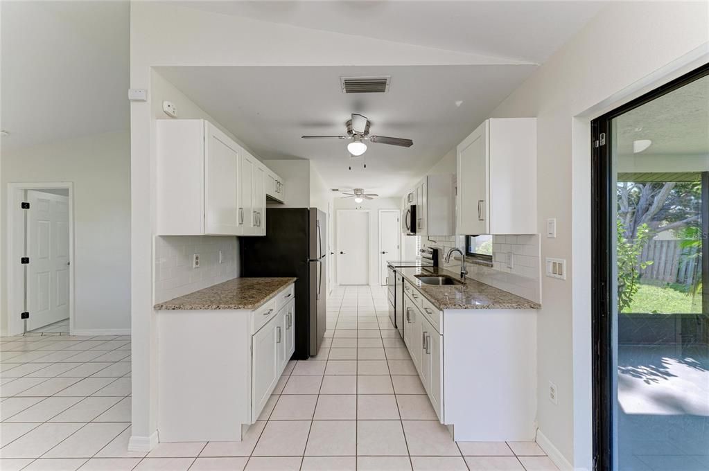 En Venta: $275,000 (2 camas, 2 baños, 948 Pies cuadrados)
