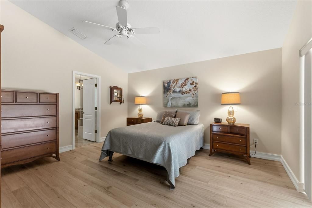 En Venta: $575,000 (4 camas, 3 baños, 2135 Pies cuadrados)