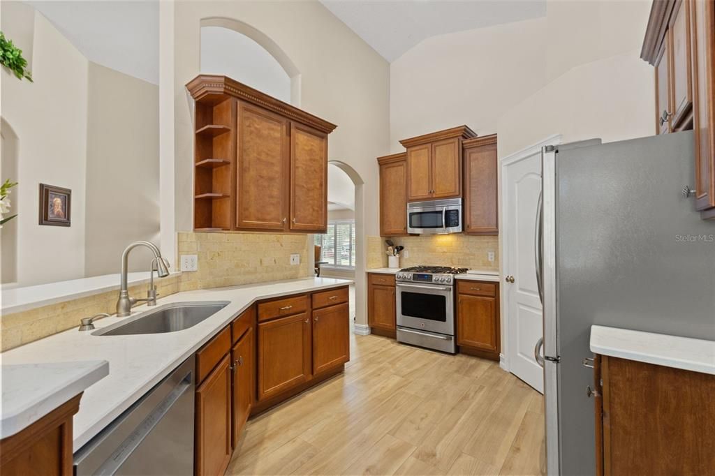 En Venta: $575,000 (4 camas, 3 baños, 2135 Pies cuadrados)