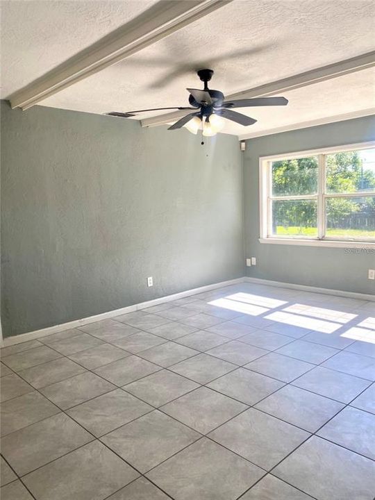 En Venta: $250,000 (2 camas, 1 baños, 889 Pies cuadrados)