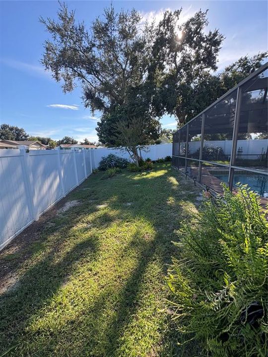 Activo con contrato: $389,000 (4 camas, 2 baños, 1645 Pies cuadrados)