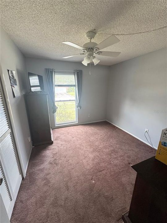 Activo con contrato: $389,000 (4 camas, 2 baños, 1645 Pies cuadrados)