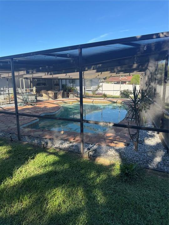 Activo con contrato: $389,000 (4 camas, 2 baños, 1645 Pies cuadrados)