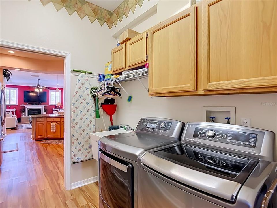 En Venta: $550,000 (4 camas, 3 baños, 2116 Pies cuadrados)