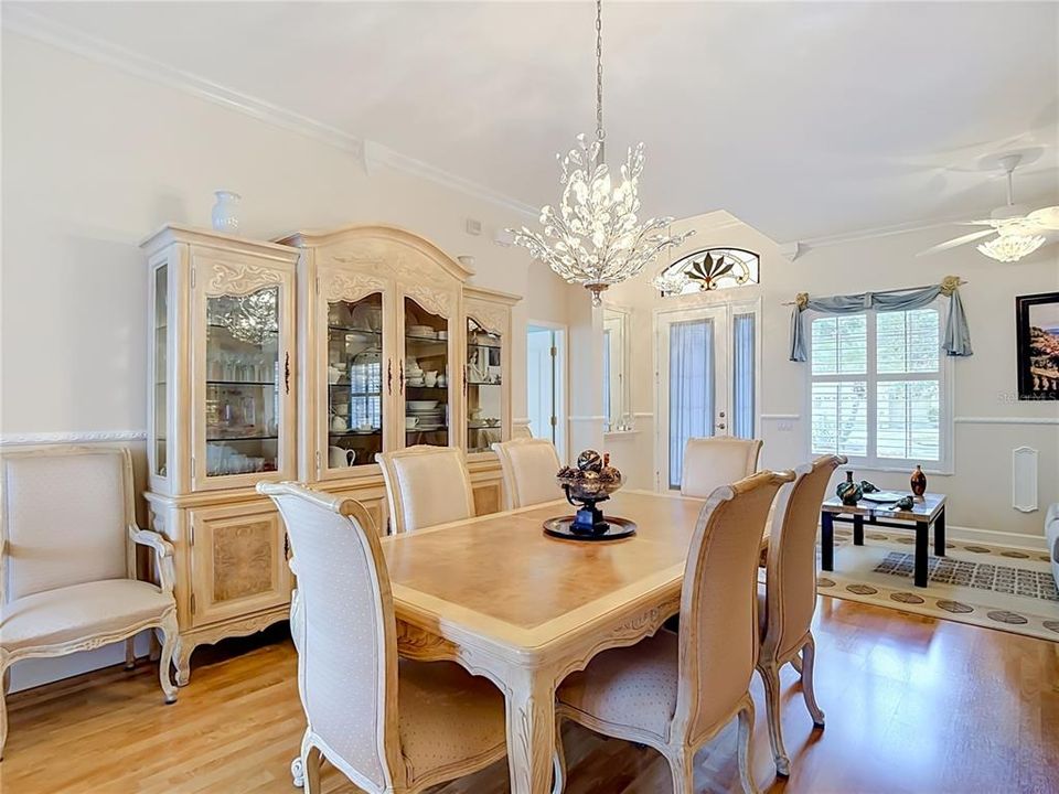 En Venta: $550,000 (4 camas, 3 baños, 2116 Pies cuadrados)