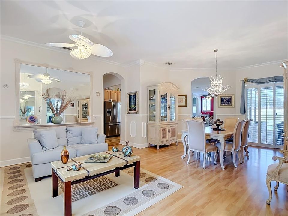 En Venta: $550,000 (4 camas, 3 baños, 2116 Pies cuadrados)