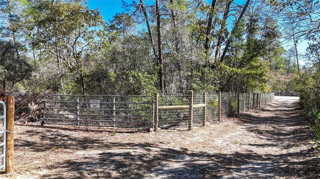 待售: $46,000 (1.31 acres)